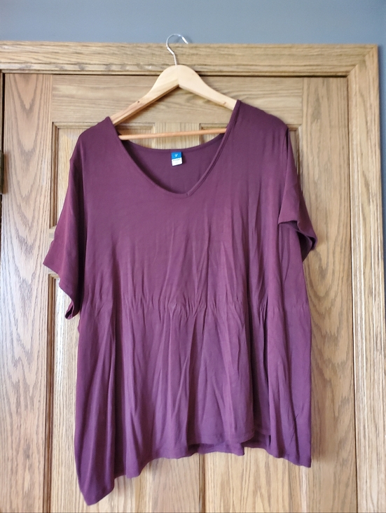 Old Navy Tops - Old Navy Relaxed V-Neck Top in Plum. Size: 3X.